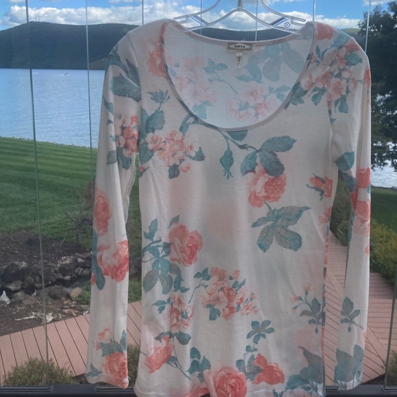 Soft Floral Long Sleeve | Kirra Large (Juniors/Teens/Kids) - Picture 5 of 6